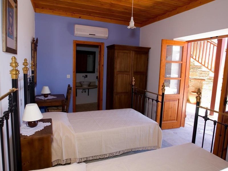 Filokypros Eveleos Country House 30