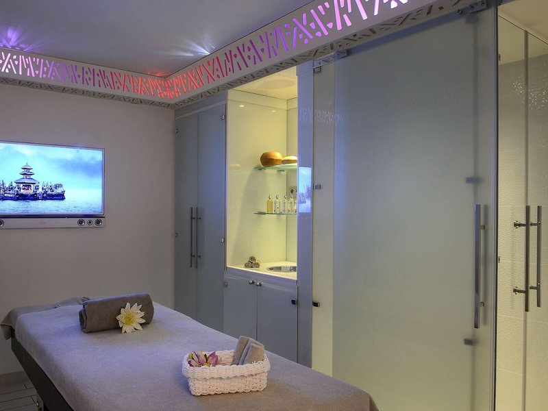Five Seas Hotel Cannes 34