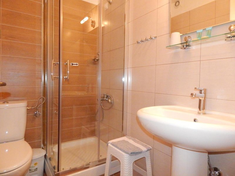 Gold Stern 33 - Bathroom Example