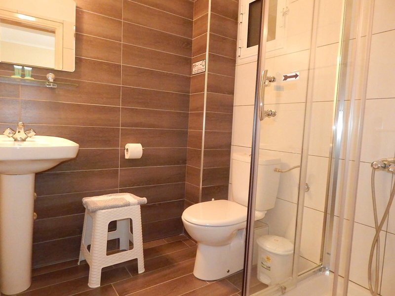 Gold Stern 38 - Bathroom Example