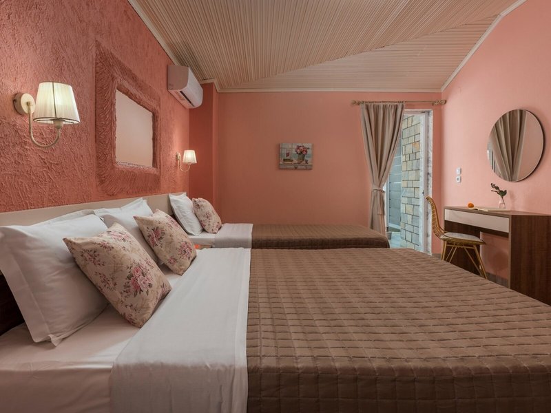 Ouzas Hotel 27