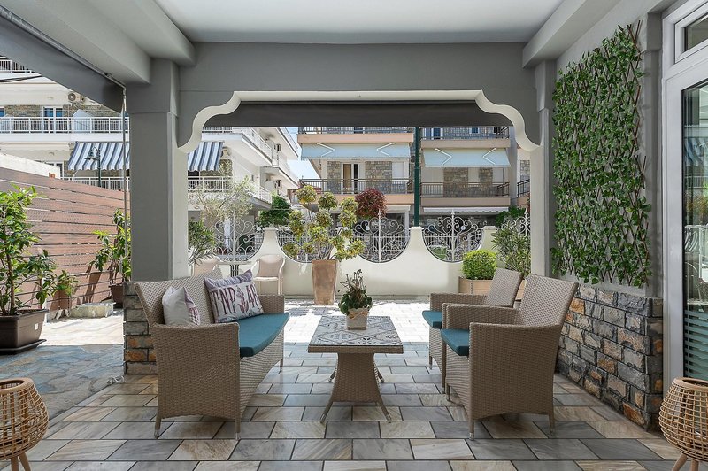 Ouzas Hotel 10