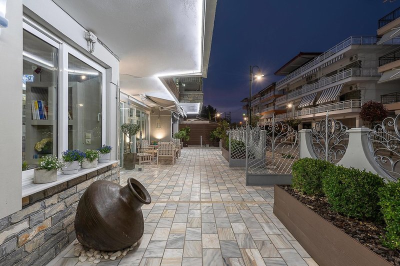 Ouzas Hotel 14