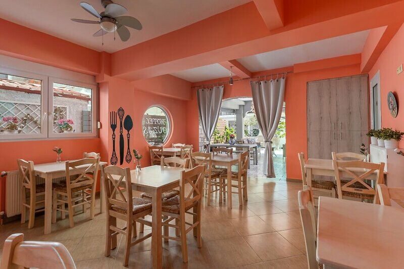 Ouzas Hotel 6