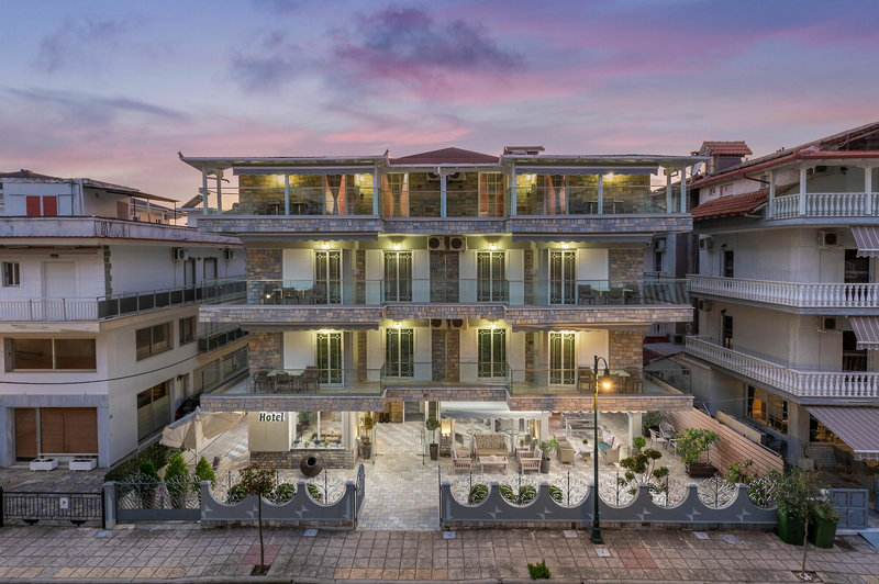 Ouzas Hotel 13