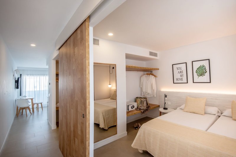 Apartamentos Es Pujols 13