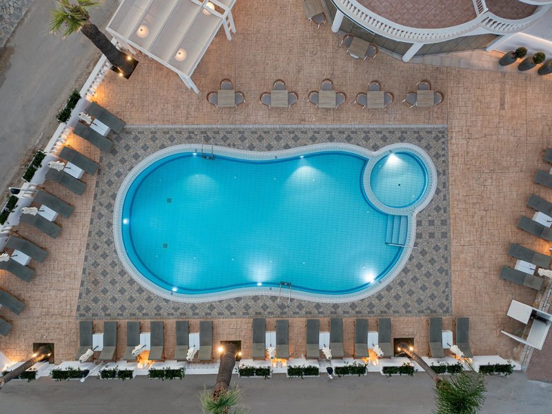 Arkadia Luxury Hotel Apartments 13