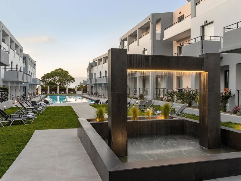 Sunrise Village Hotel 7