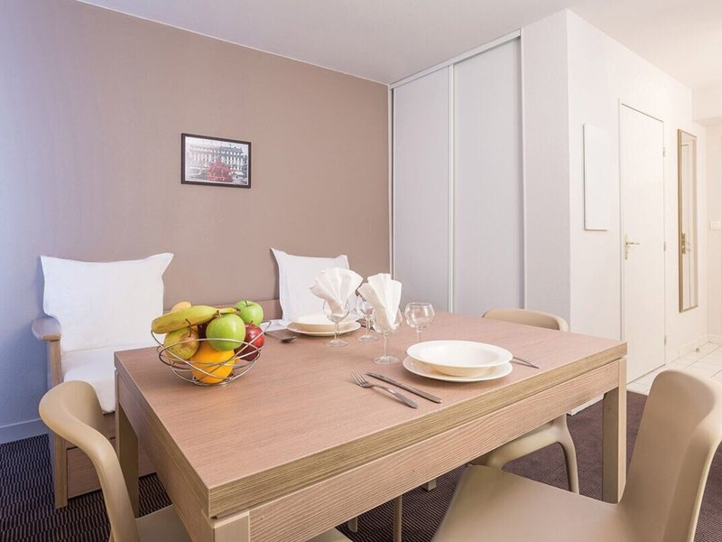 Zenitude Hotel-Residences Versailles Saint Cyr L Ecole 9