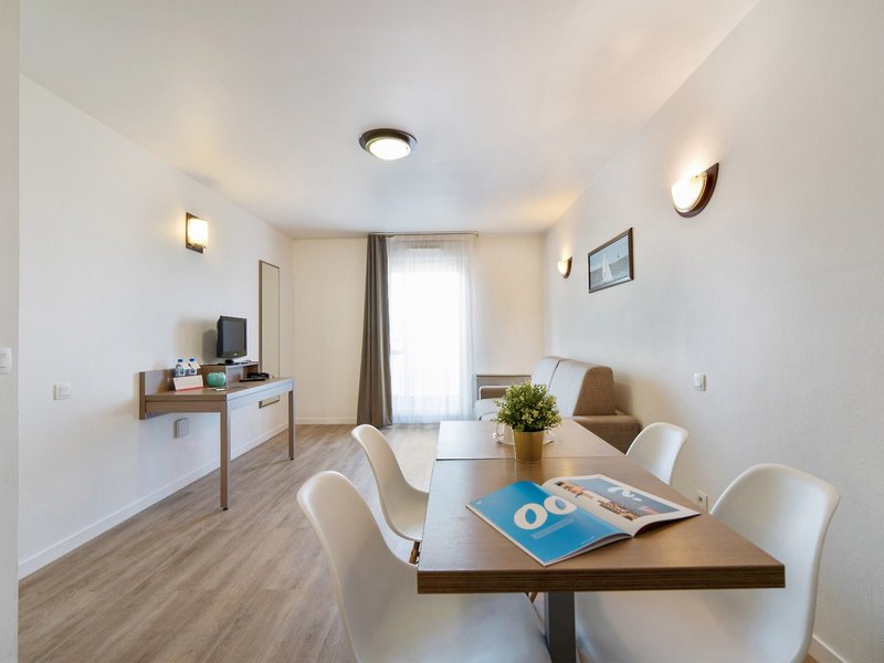 Zenitude Hotel-Residences Versailles Saint Cyr L Ecole 14