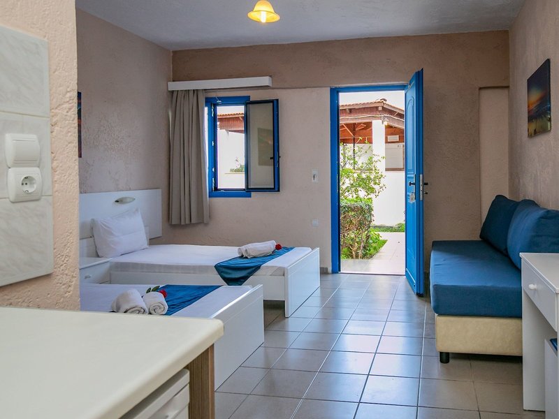 Mareva Apartments 18