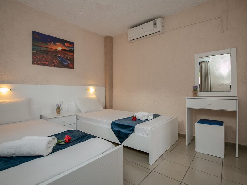 Mareva Apartments 25