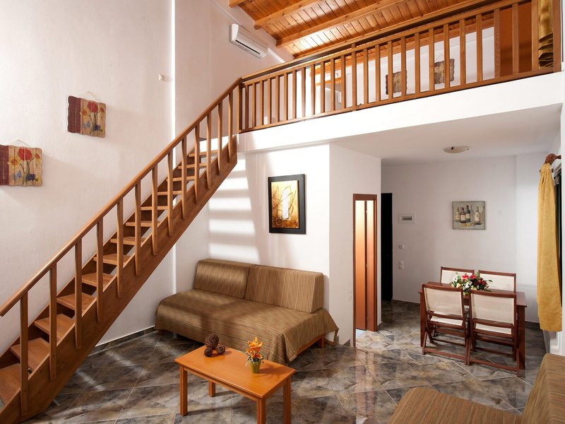 Ippoliti Village 14