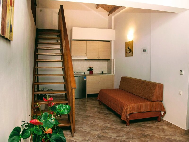 Ippoliti Village 15