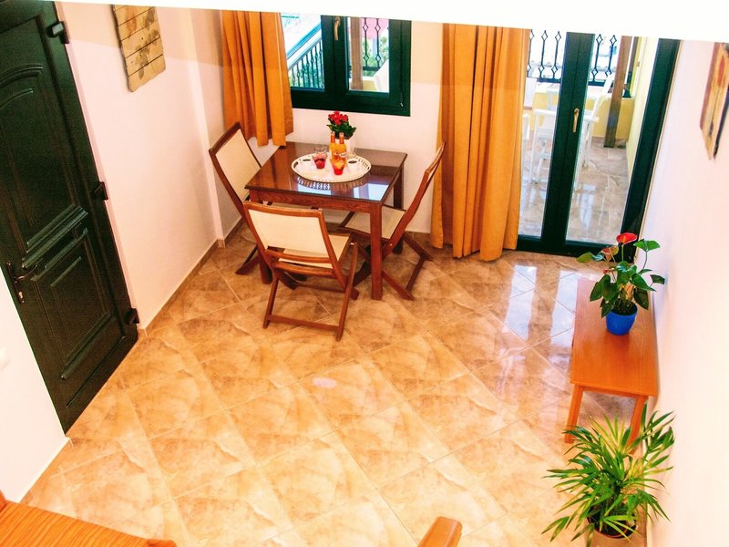 Ippoliti Village 18