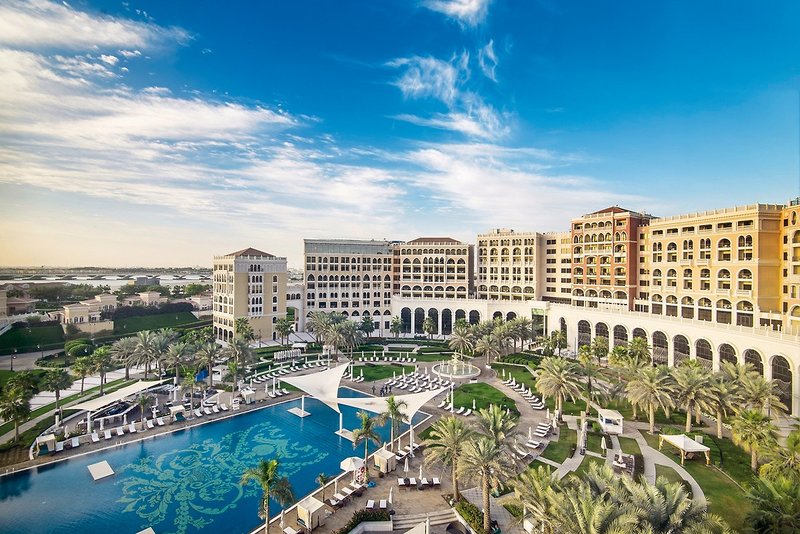 The Ritz-Carlton Abu Dhabi, Grand Canal 1