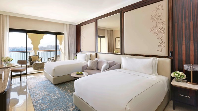 The Ritz-Carlton Abu Dhabi, Grand Canal 4