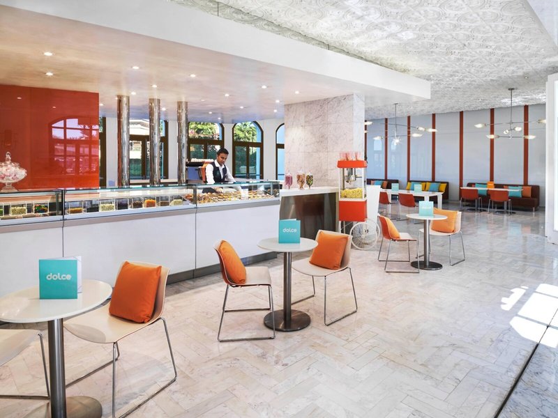 The Ritz-Carlton Abu Dhabi, Grand Canal 38