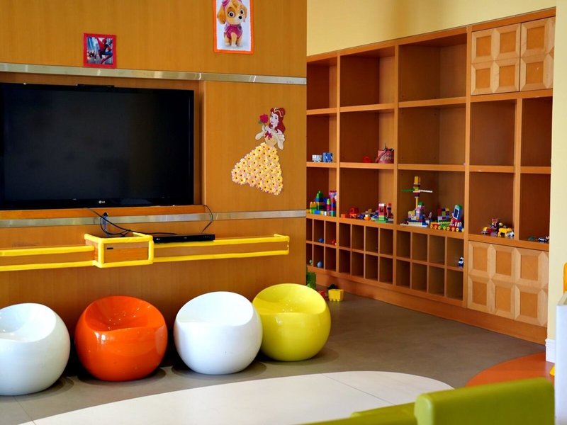 The Ritz-Carlton Abu Dhabi, Grand Canal 50