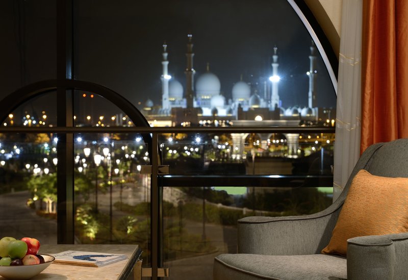 The Ritz-Carlton Abu Dhabi, Grand Canal 7