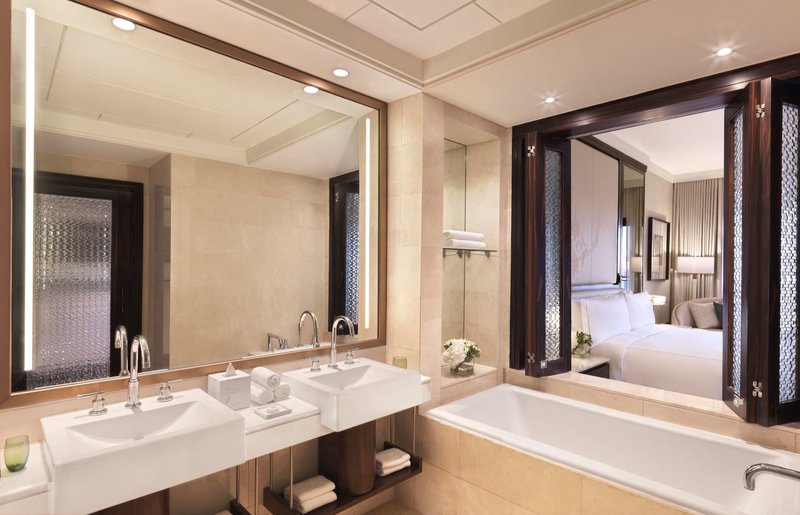 The Ritz-Carlton Abu Dhabi, Grand Canal 27