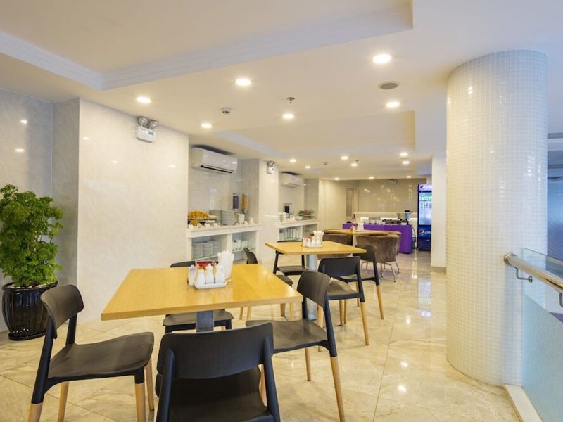 TTC Hotel Deluxe Airport 15