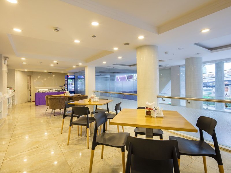 TTC Hotel Deluxe Airport 16