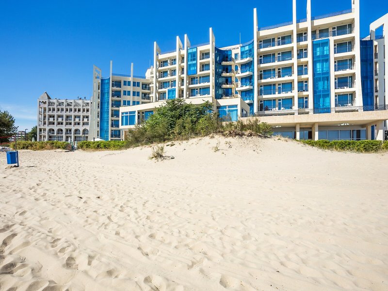 Blue Pearl 1 - Exterior