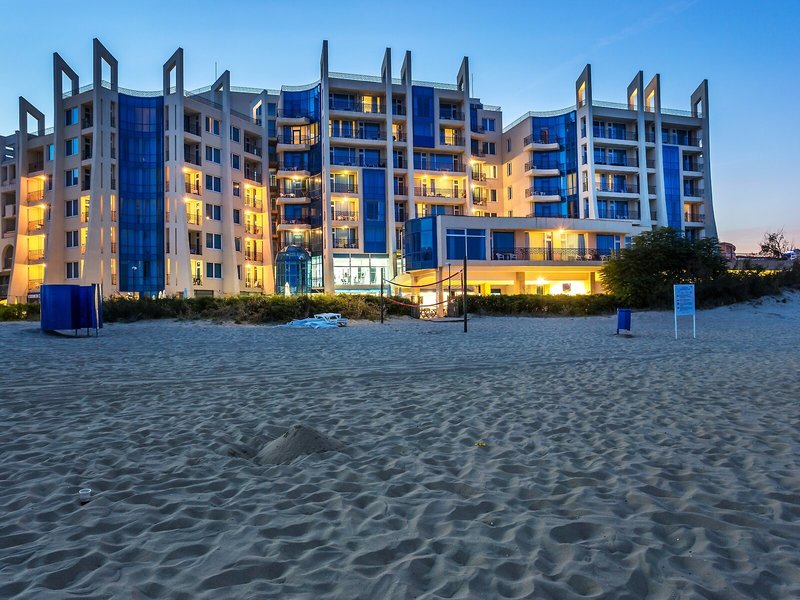 Blue Pearl 2 - Exterior