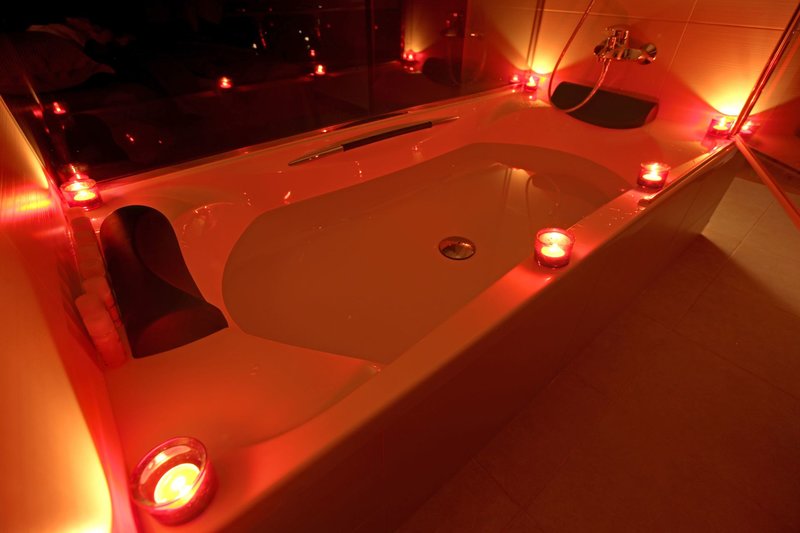 R2 Romantic Fantasia Suites 18