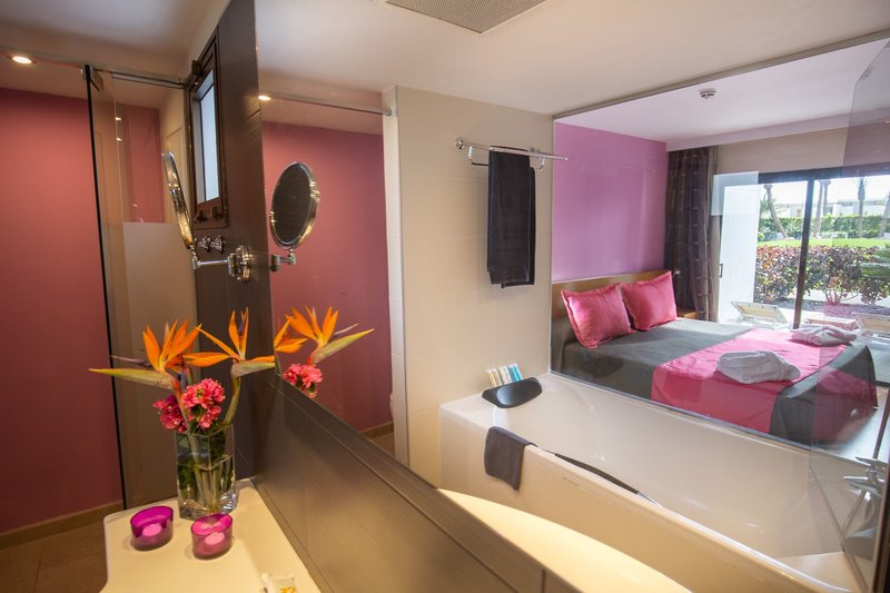 R2 Romantic Fantasia Suites 11