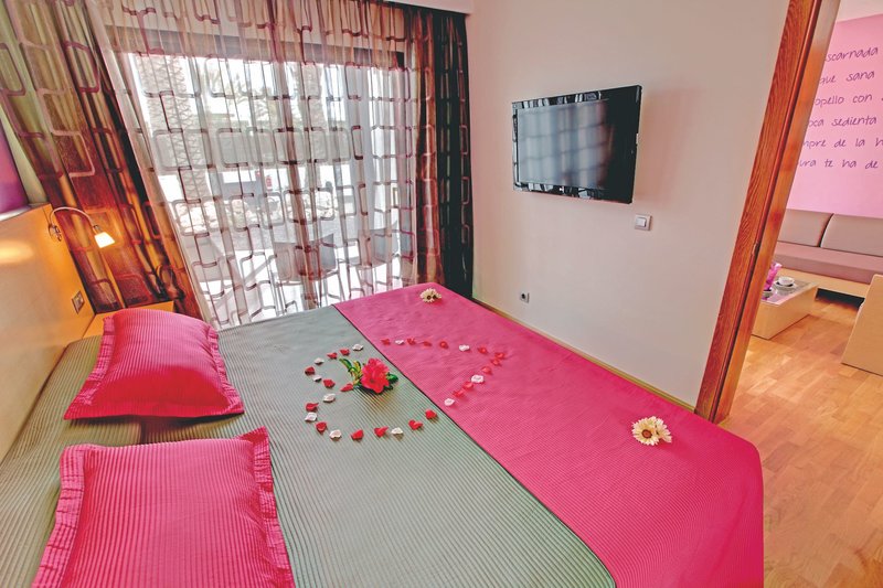 R2 Romantic Fantasia Suites 23