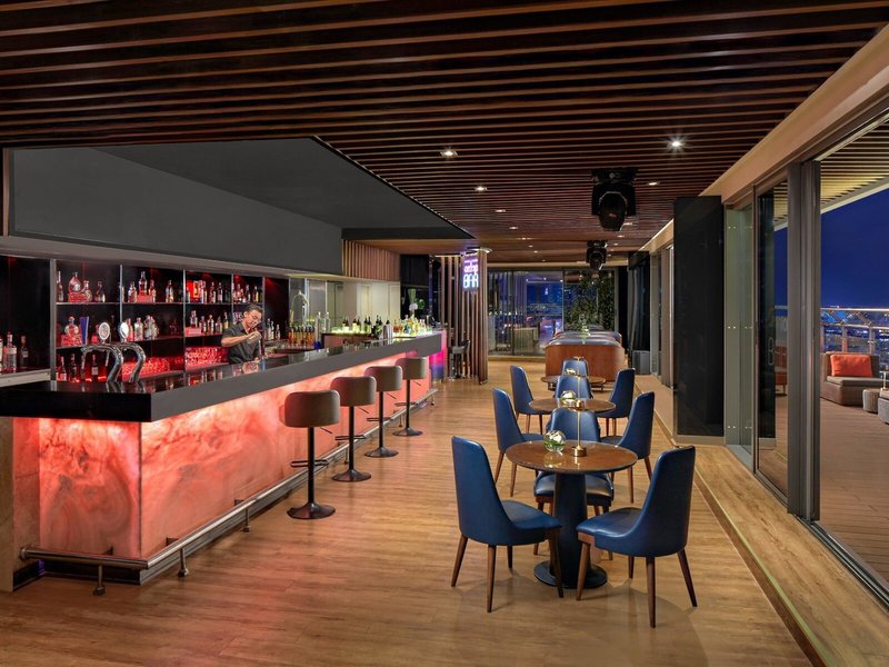 Novotel Saigon Centre 18