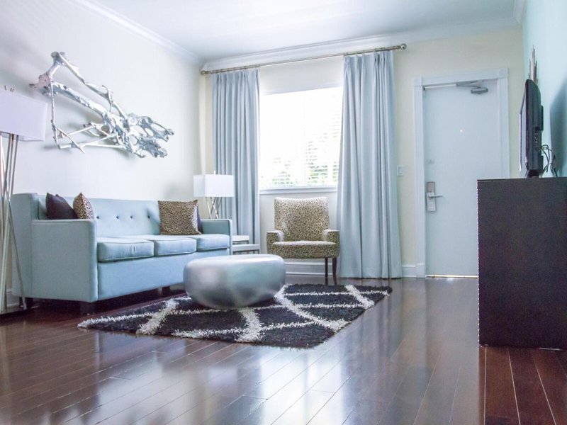 Suites of Dorchester 33