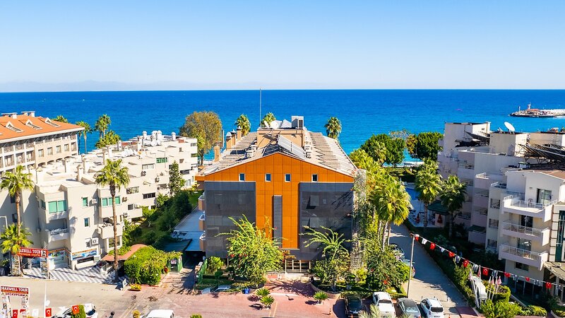 Fame Beach Hotel 3