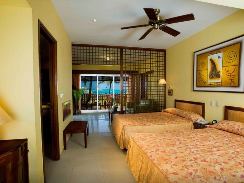 Vik Cayena Beach Club 35