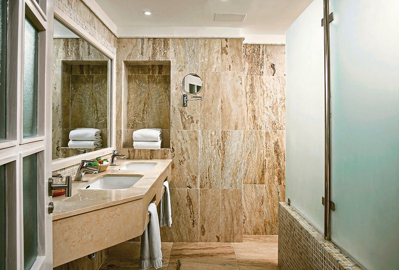 Vik Hotel Cayena Beach 5