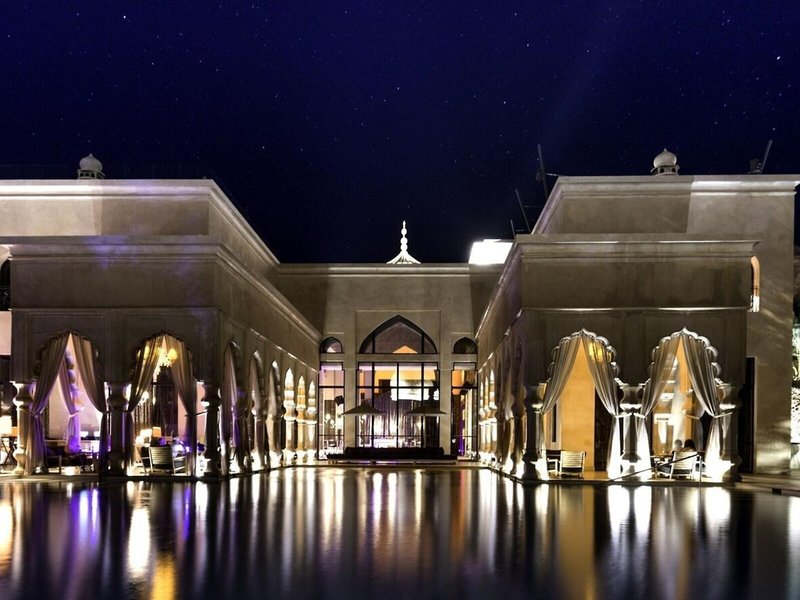 Palais Namaskar 1
