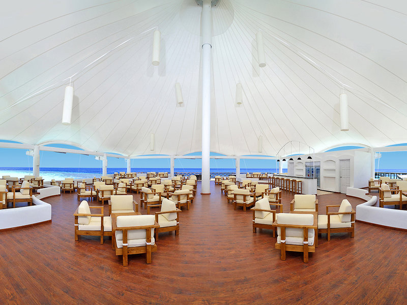 Safari Island Resort & Spa 9