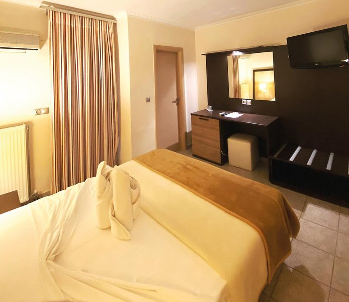 Kaiafas Lake Hotel 7