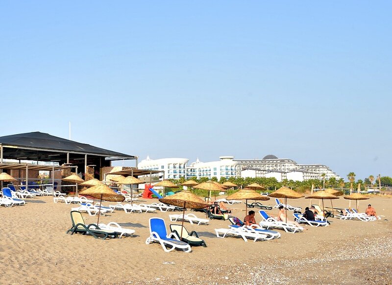 Aperion Beach Hotel 8