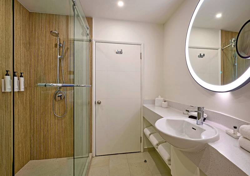 Waves Hotel & Spa by Elegant Hotels 9