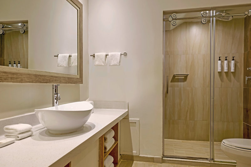 Waves Hotel & Spa by Elegant Hotels 15