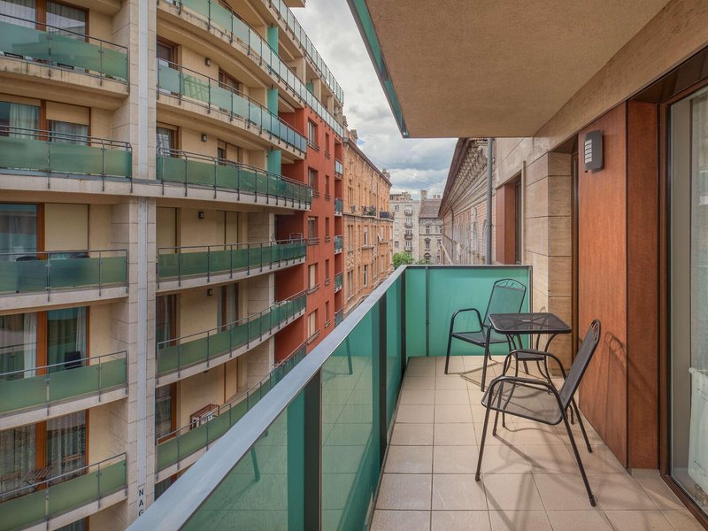 Escala Hotel & Suites