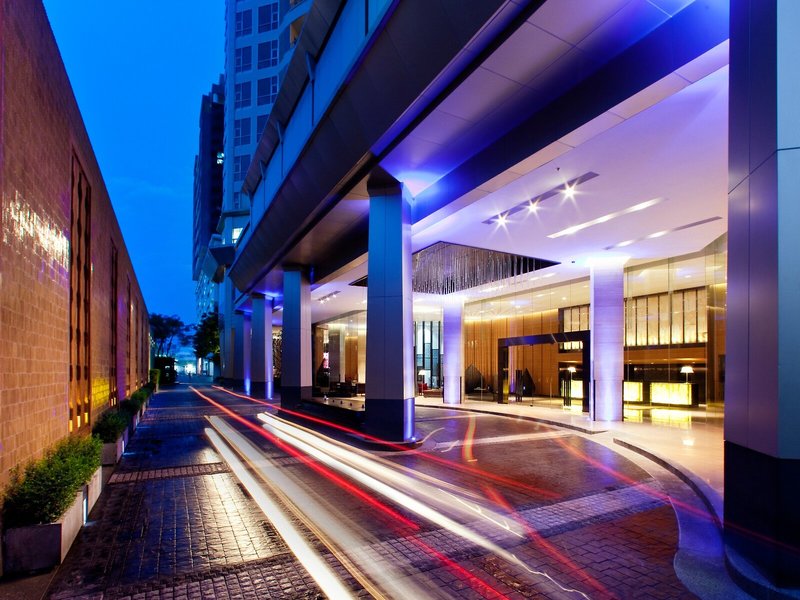 Anantara Sathorn Bangkok Hotel