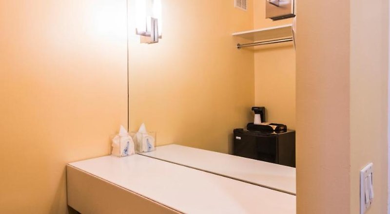 3 West Club 2 - Room Example