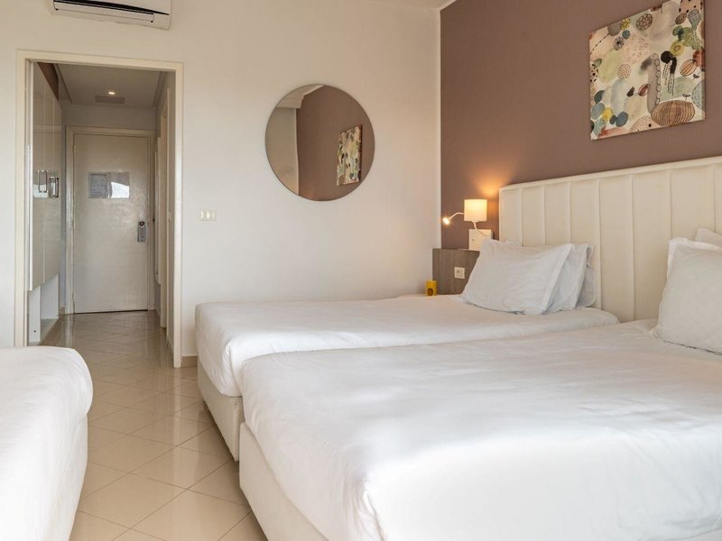 COOEE Hotel President 25