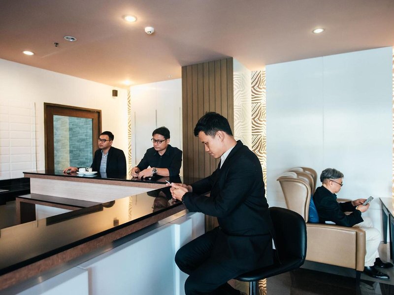 Grand Howard Hotel 17