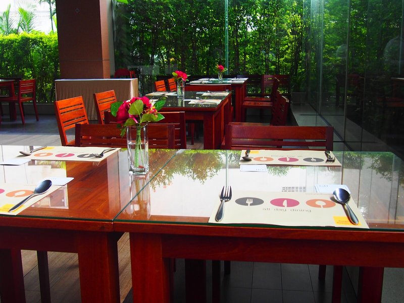 Grand Howard Hotel 10