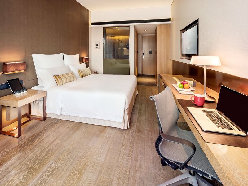 L´Hotel Elan 16
